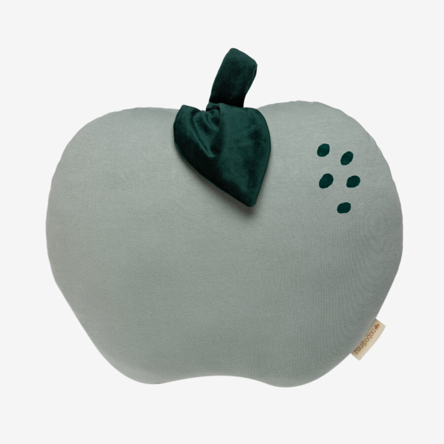titin_nobodinoz_okrasna blazina_dekoracija za otrosko sobico_apple cushion_eden green_zelena (3)