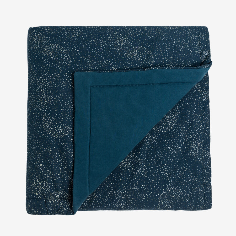 titin_nobodinoz_otroska odejica za posteljico_laponia_small_gold bubble night blue_modra (3)_edited