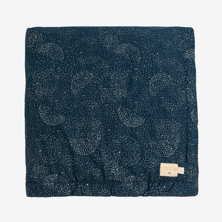 titin_nobodinoz_otroska odejica za posteljico_laponia_small_gold bubble night blue_modra (4)_edited