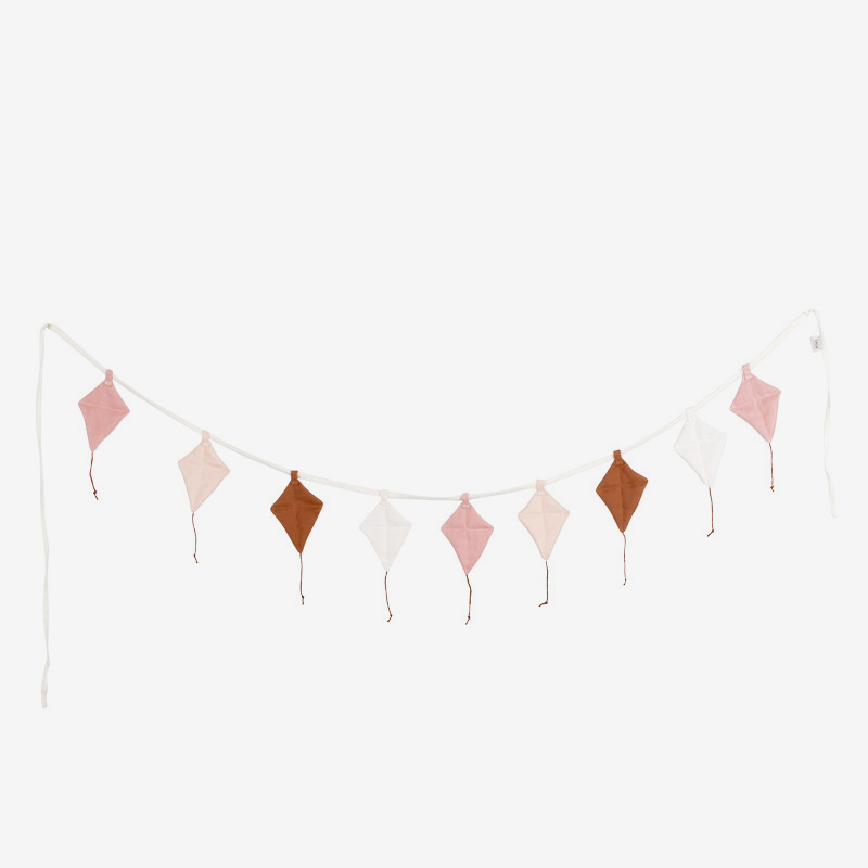 titin_saga copenhagen_dekorativna veriga_garland_okrasitev sobice_okrasitev otroske sobe_dreki_kite_mix blush_roza (3)_edited